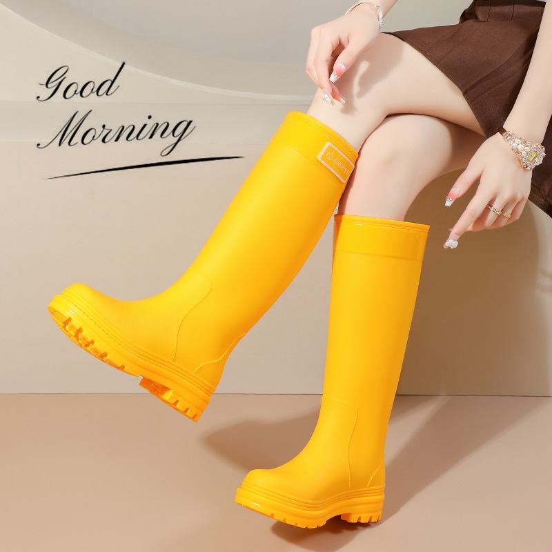 30dbe9af-04d4-49c0-93a8-203a0ccf1bd7_botas-de-chuva-altas-de-PVC-amarelas-para-mulheres-modernas-antiderrapantes-impermeáveis-botas-de-trabalho-para-cozinha.jpg